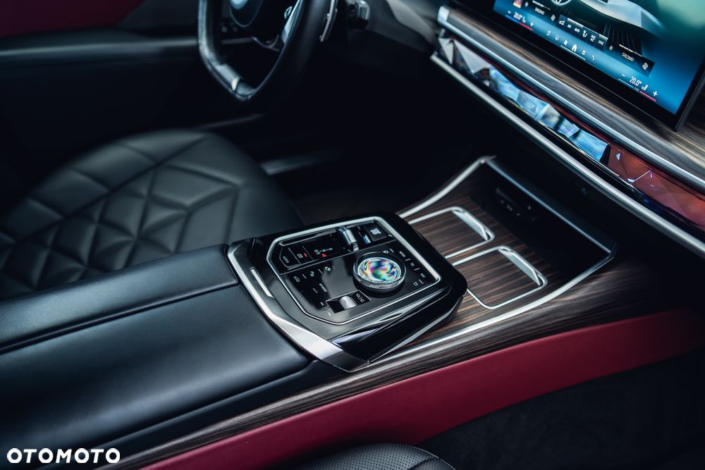BMW Seria 7 730d xDrive mHEV - 22