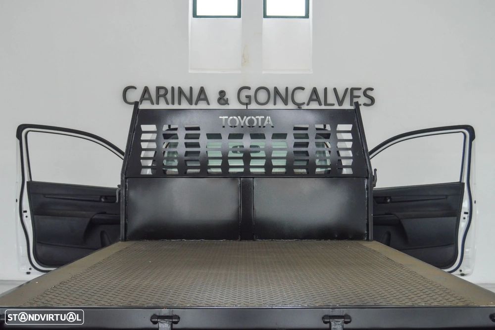 Toyota Hilux 2.4 D-4D 4X4 Cabine Simples 2L - 44