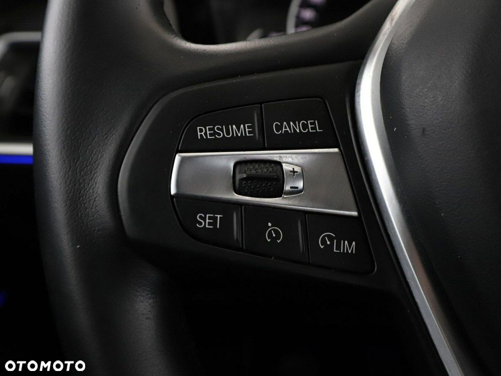 BMW Seria 3 318d Sport Line - 32