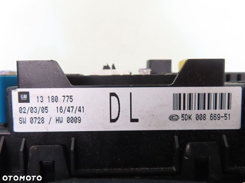 SKRZYNKA BEZPIECZNIKÓW OPEL ASTRA III H 13180775DL 5DK00866951 - 3