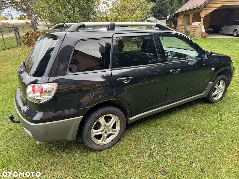 Mitsubishi Outlander 2.0 Comfort 4WD - 7
