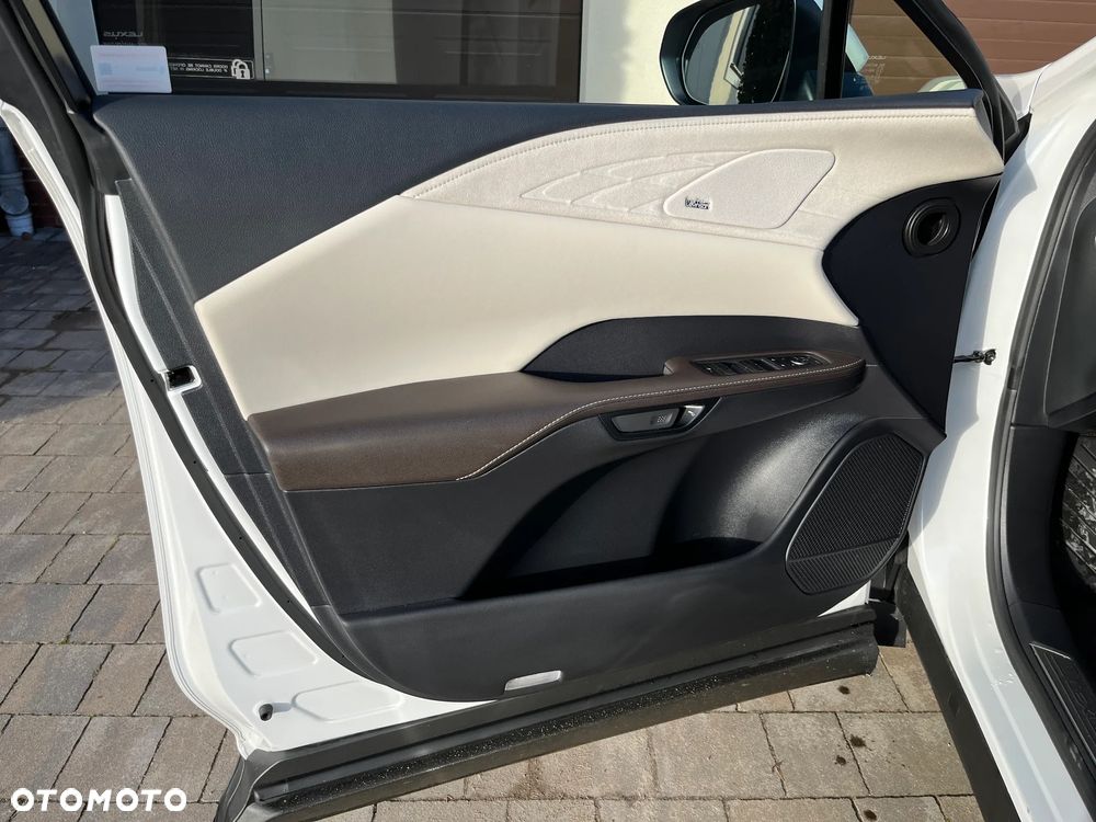 Lexus RX 450h+ Omotenashi - 14