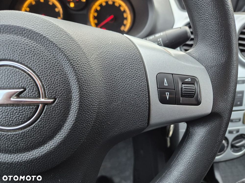 Opel Corsa 1.2 16V Essentia - 18