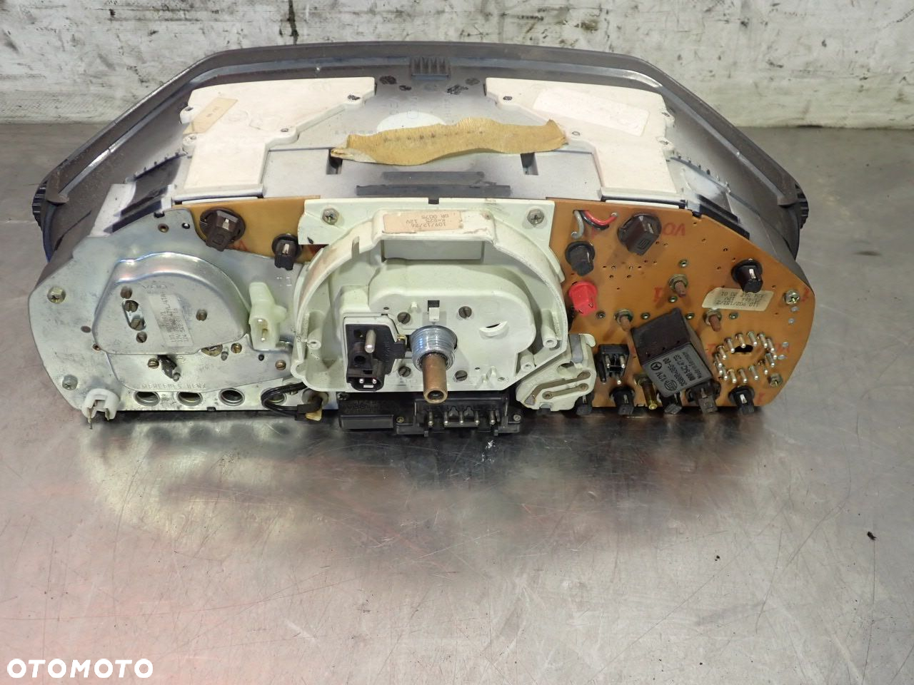 LICZNIK MERCEDES - BENZ W124 E300 2.3 BENZYNA 87001221 - 2