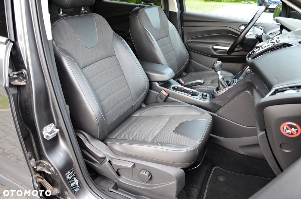 Ford Kuga 1.5 EcoBoost 2x4 Titanium - 38