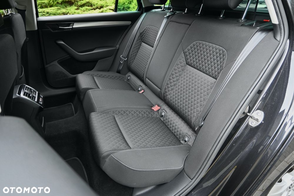 Skoda Superb 2.0 TDI SCR Sportline DSG - 27