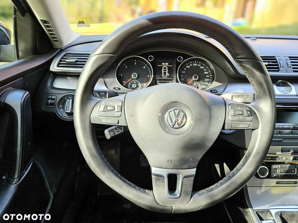 Volkswagen Passat 1.6 TDI DPF BlueMot Comfortline - 15