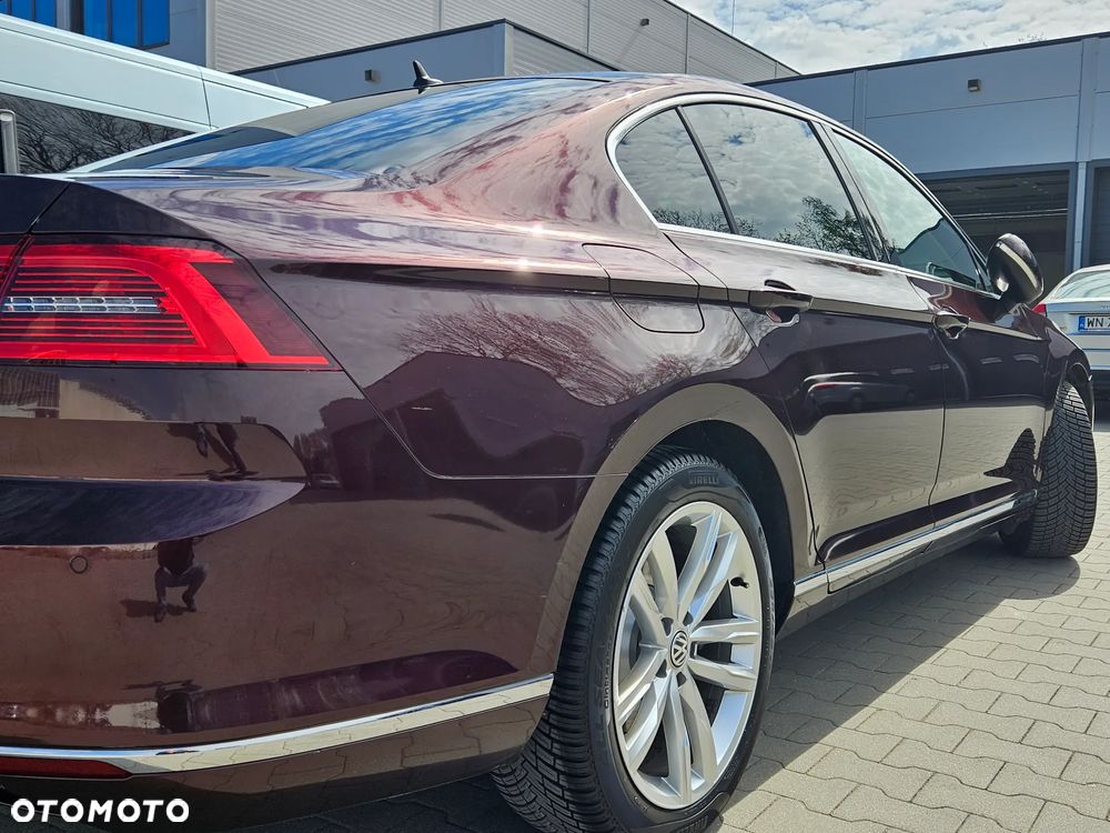 Volkswagen Passat - 4