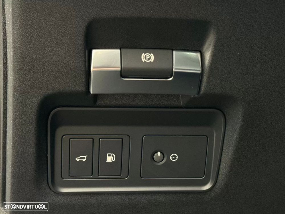 Land Rover Discovery Sport 1.5 I3 P300e AWD SE — fotografia 30