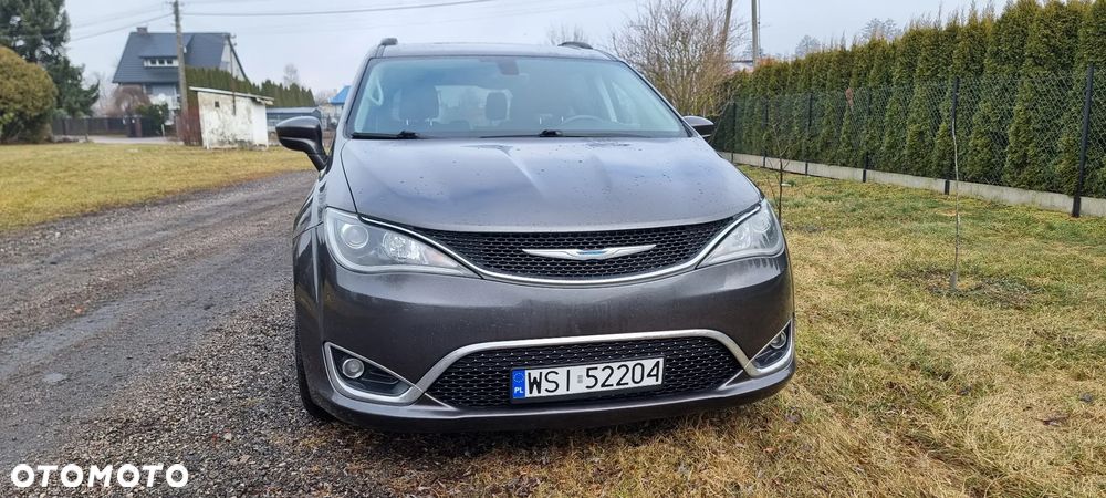 Chrysler Pacifica - 11