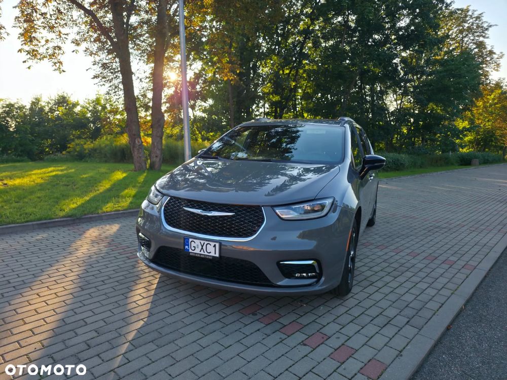 Chrysler Pacifica - 2