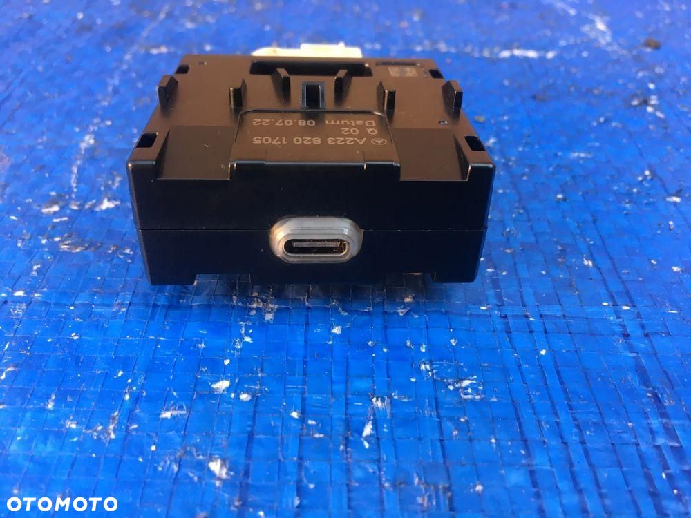 Mercedes W206 C Klasa Gniazdo Port USB A2238201705 - 1