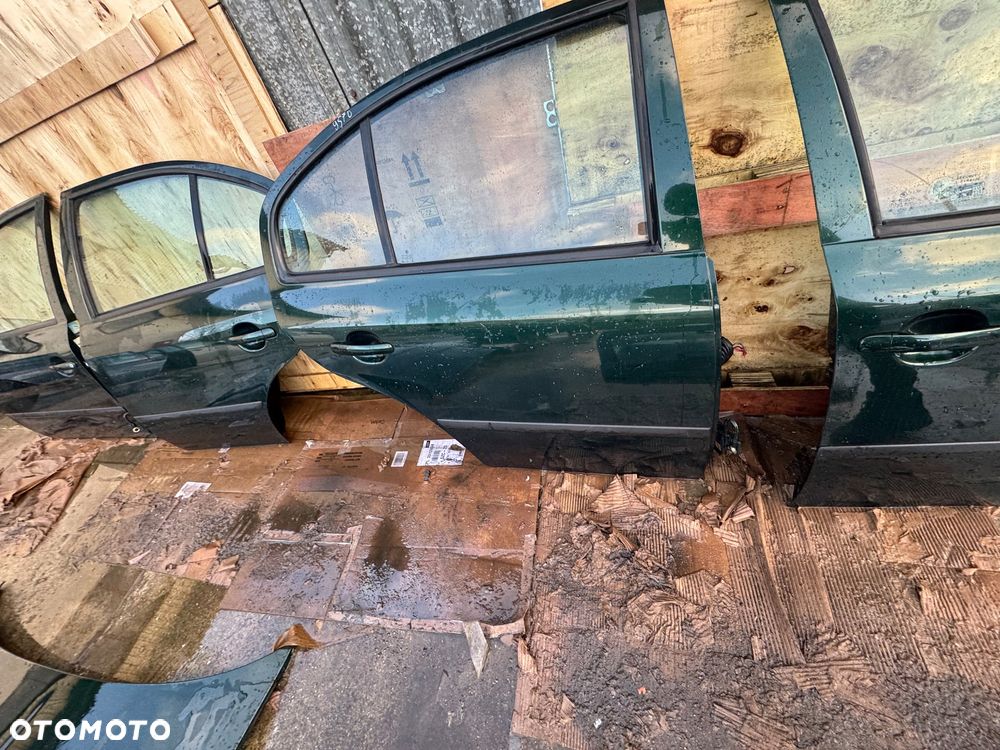 Skoda Octawia octavia 1 zielone kolor zielony drzwi 9570 zderzak przód przedni pas przedni benzyna lampy przednie maska klapa bagażnika klapa tył lampy tylnie tył drzwi prawe lewe przednie tylne - 9