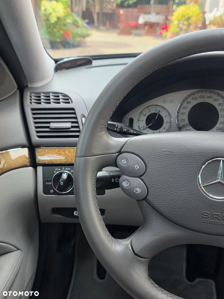 Mercedes-Benz Klasa E 350 4Matic Automatik Avantgarde - 31
