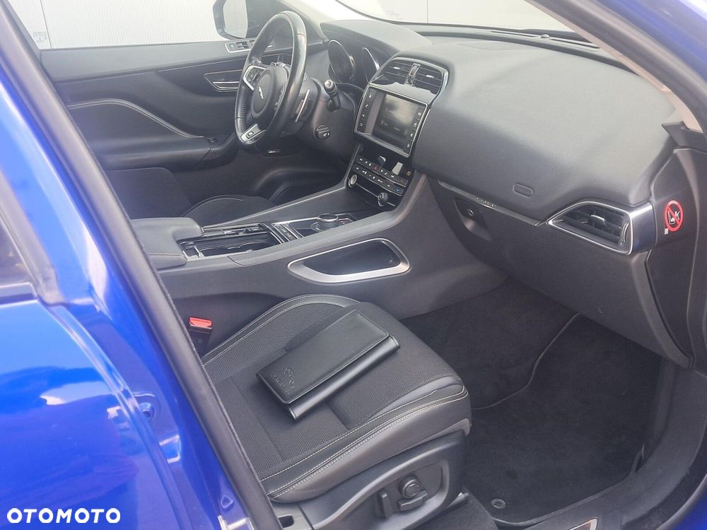 Jaguar F-Pace - 10