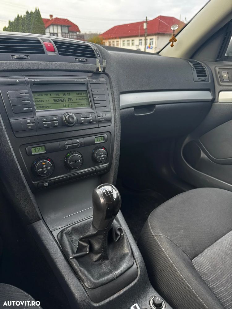 Skoda Octavia 1.6 Ambiente - 13