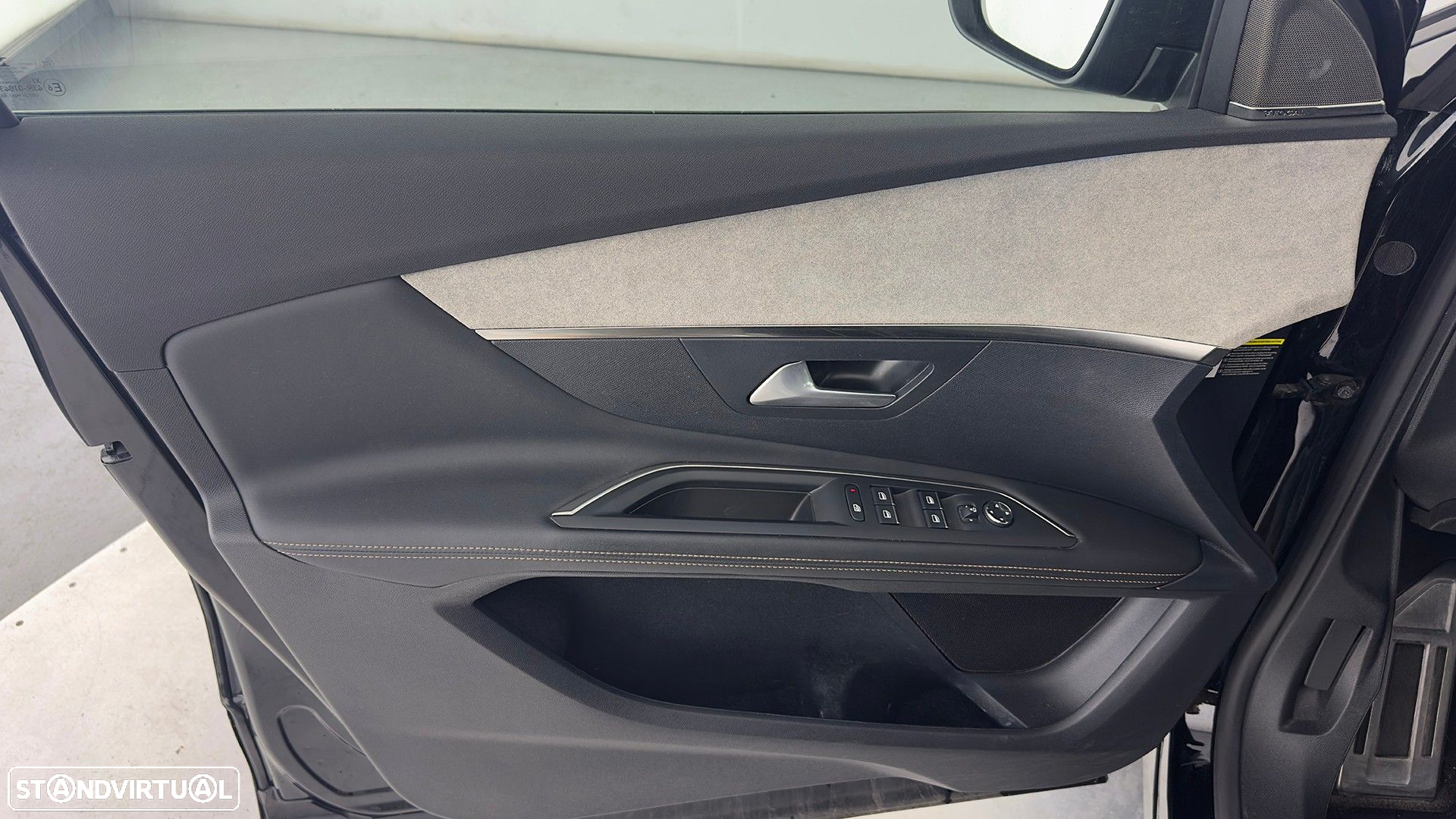 Peugeot 3008 1.6 Hybrid GT Pack e-EAT8 - 25