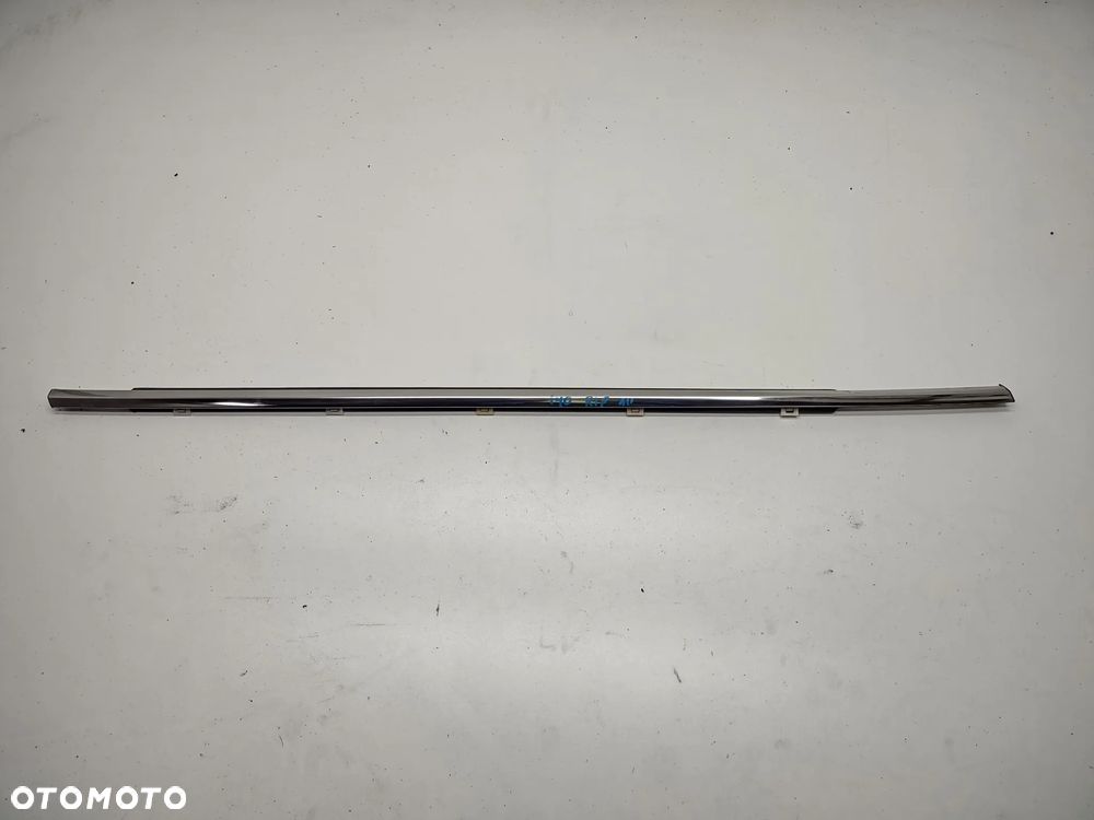 LISTWA ZGARNIAJĄCA SZYBY DRZWI HYUNDAI I40 LIFT PRAWA PRZEDNIA CHROM ORYGINAŁ