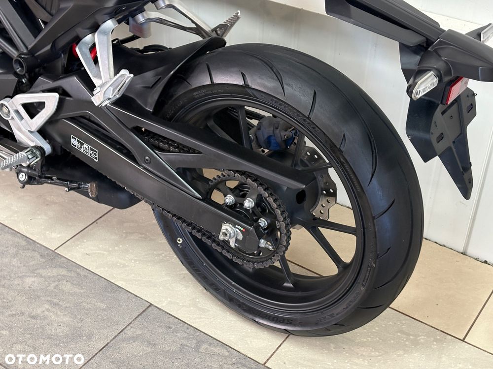 Honda CB - 12