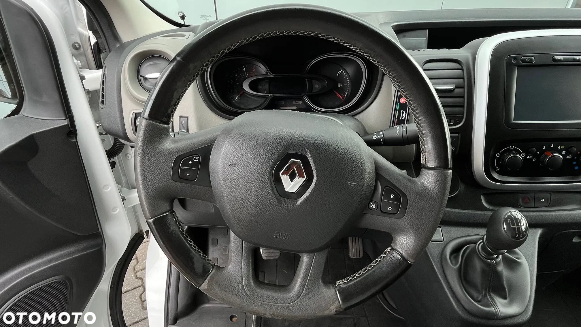 Renault Trafic - 23
