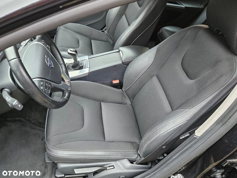Volvo V60 T3 Momentum - 16