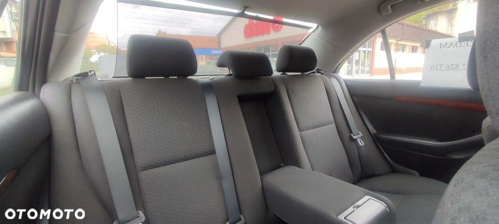 Toyota Avensis - 13
