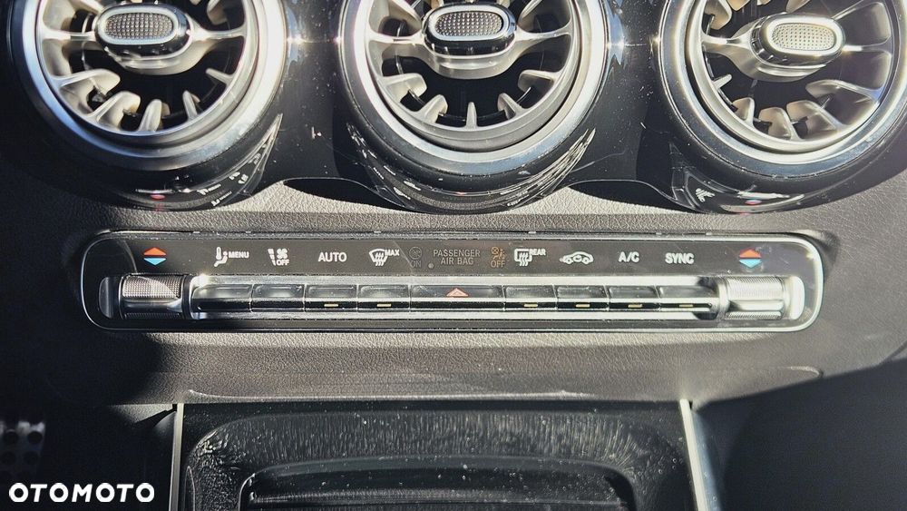 Mercedes-Benz GLB 220 mHEV 4-Matic AMG Line 8G-DCT - 22