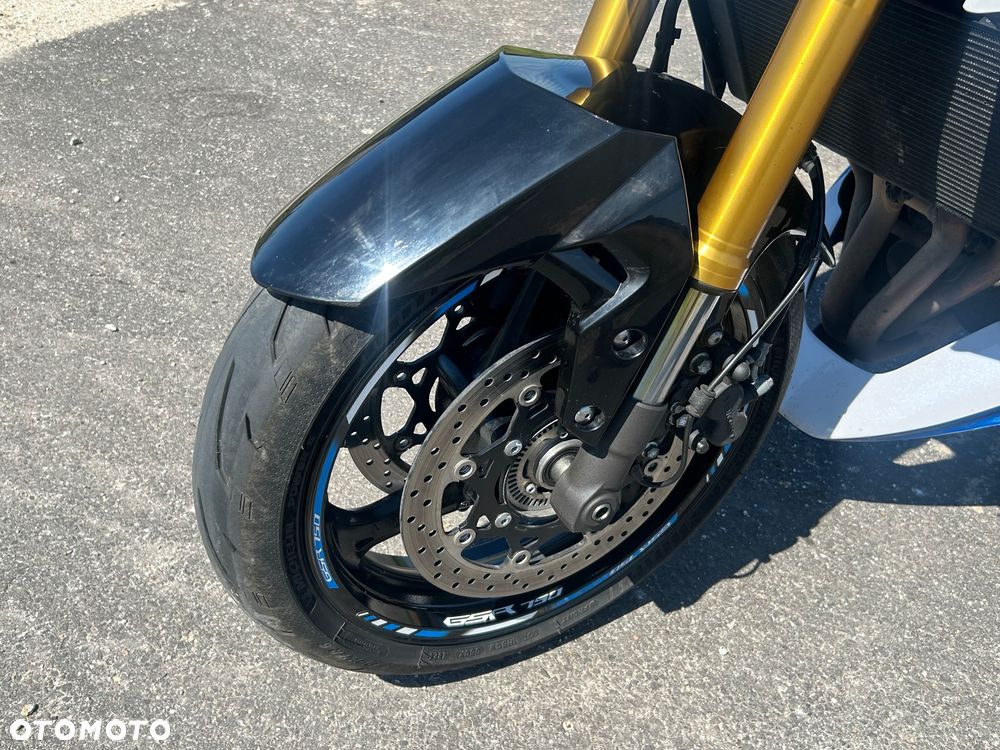 Suzuki GSR - 25
