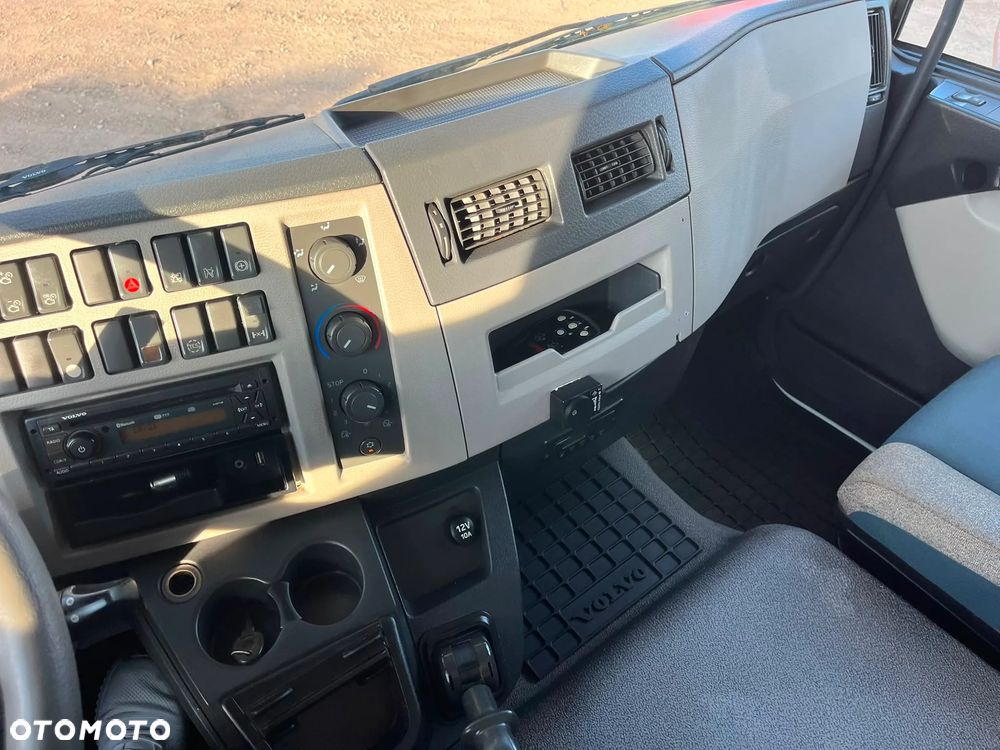 Volvo Wynajem solówka izoterma z windą 4500 ZŁ MIESIĄC - 30