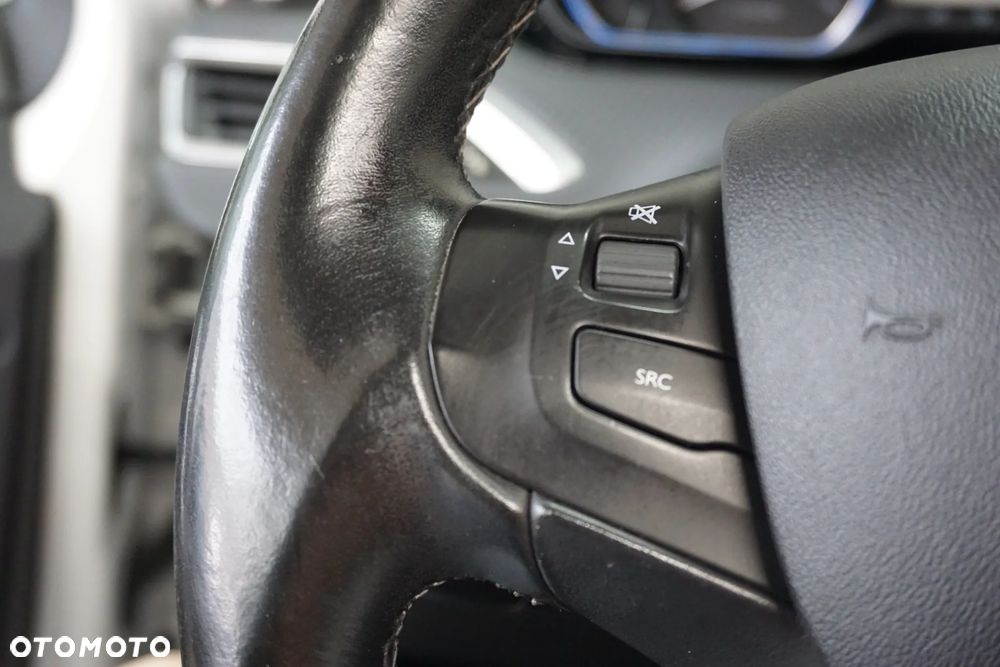 Peugeot 2008 BlueHDi 100 STOP & START Style - 32