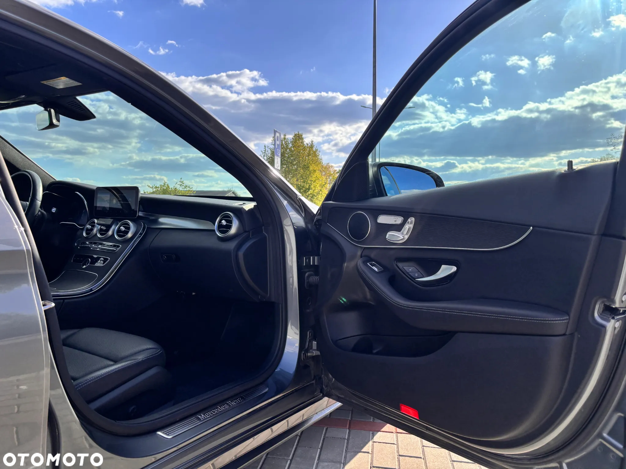Mercedes-Benz Klasa C 300 T 4Matic 9G-TRONIC AMG Line - 20
