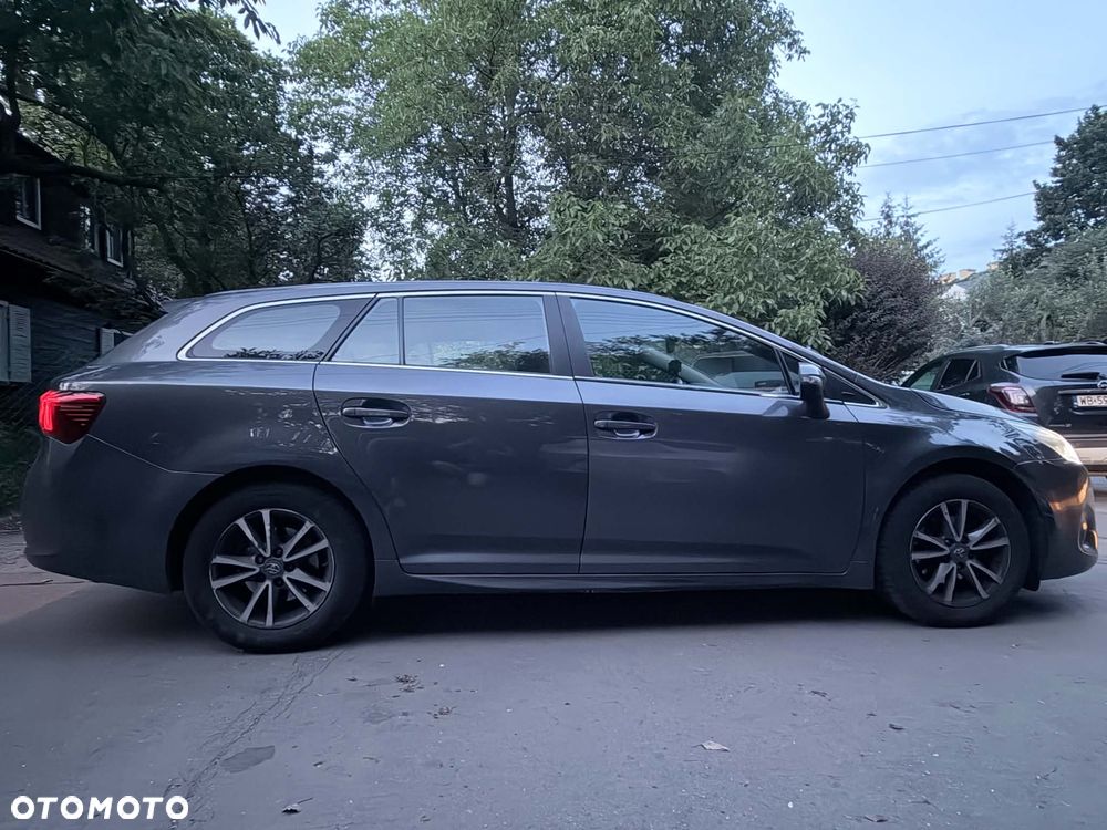 Toyota Avensis 1.8 Premium MS - 8