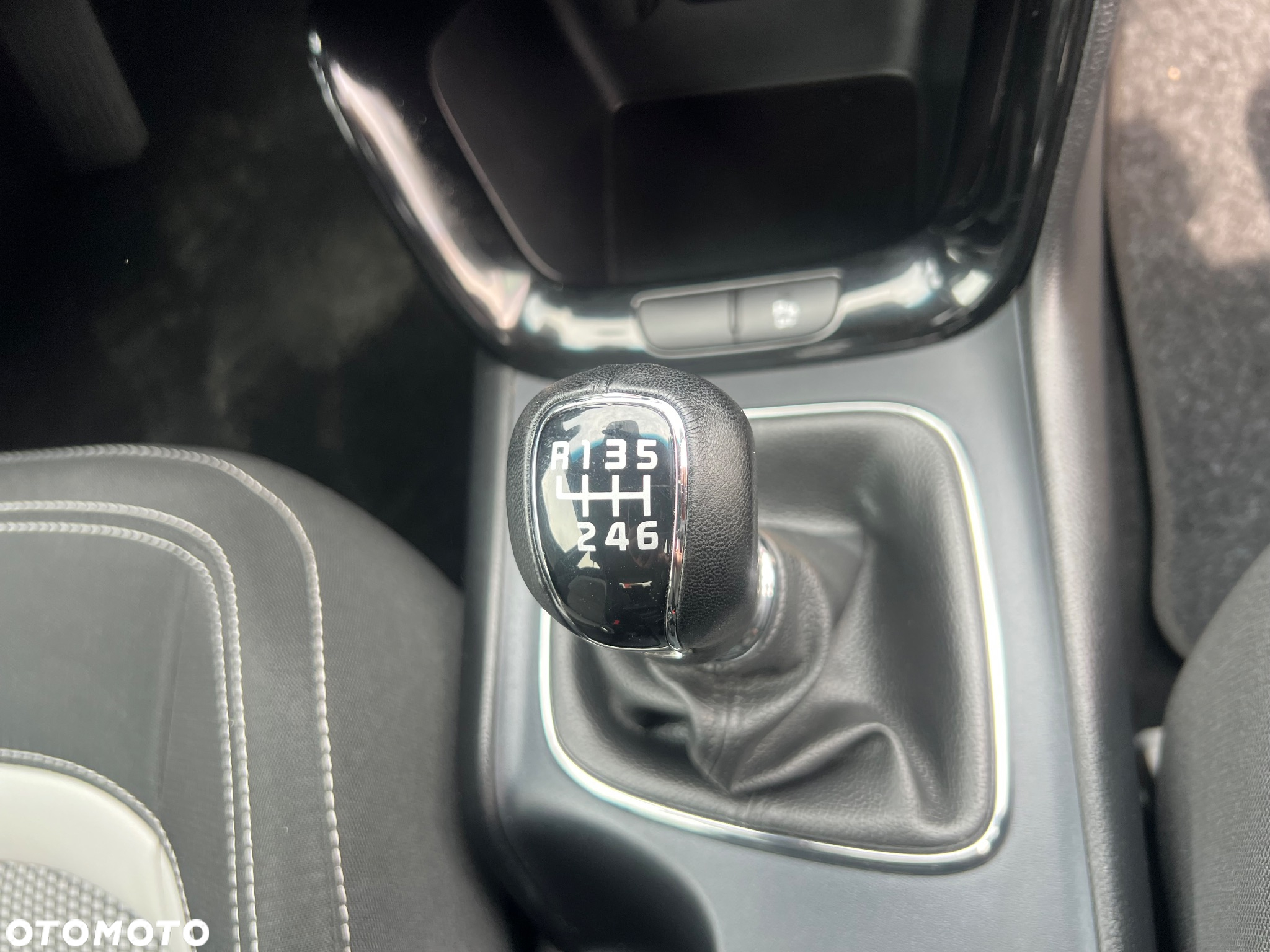 Kia Ceed - 11