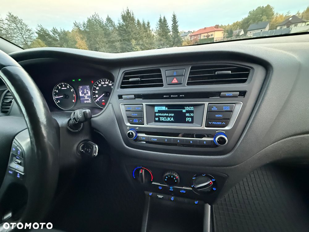 Hyundai i20 blue 1.2 Trend - 23