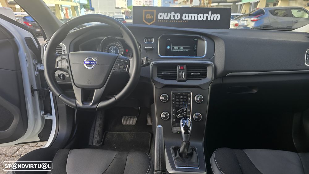 Volvo V40 2.0 D2 Momentum Geartronic - 17