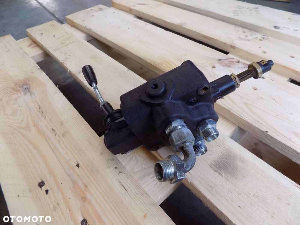 Merlo P 34.7 rozdzielacz hydrauliczny ustawiana skrętów kół - 3