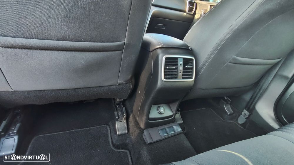 Kia Sportage 1.6 CRDi ISG MHEV Urban - 33
