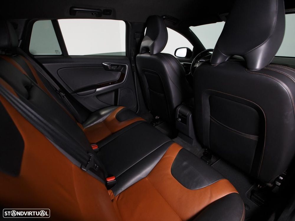 Volvo V60 Cross Country - 9