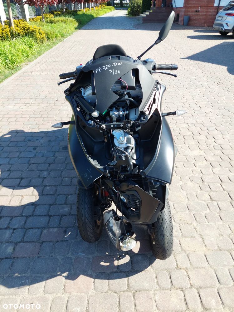 Piaggio MP-3 - 8