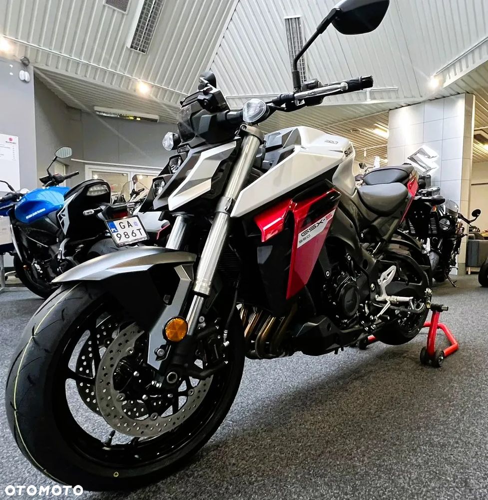 Suzuki GSX - 22