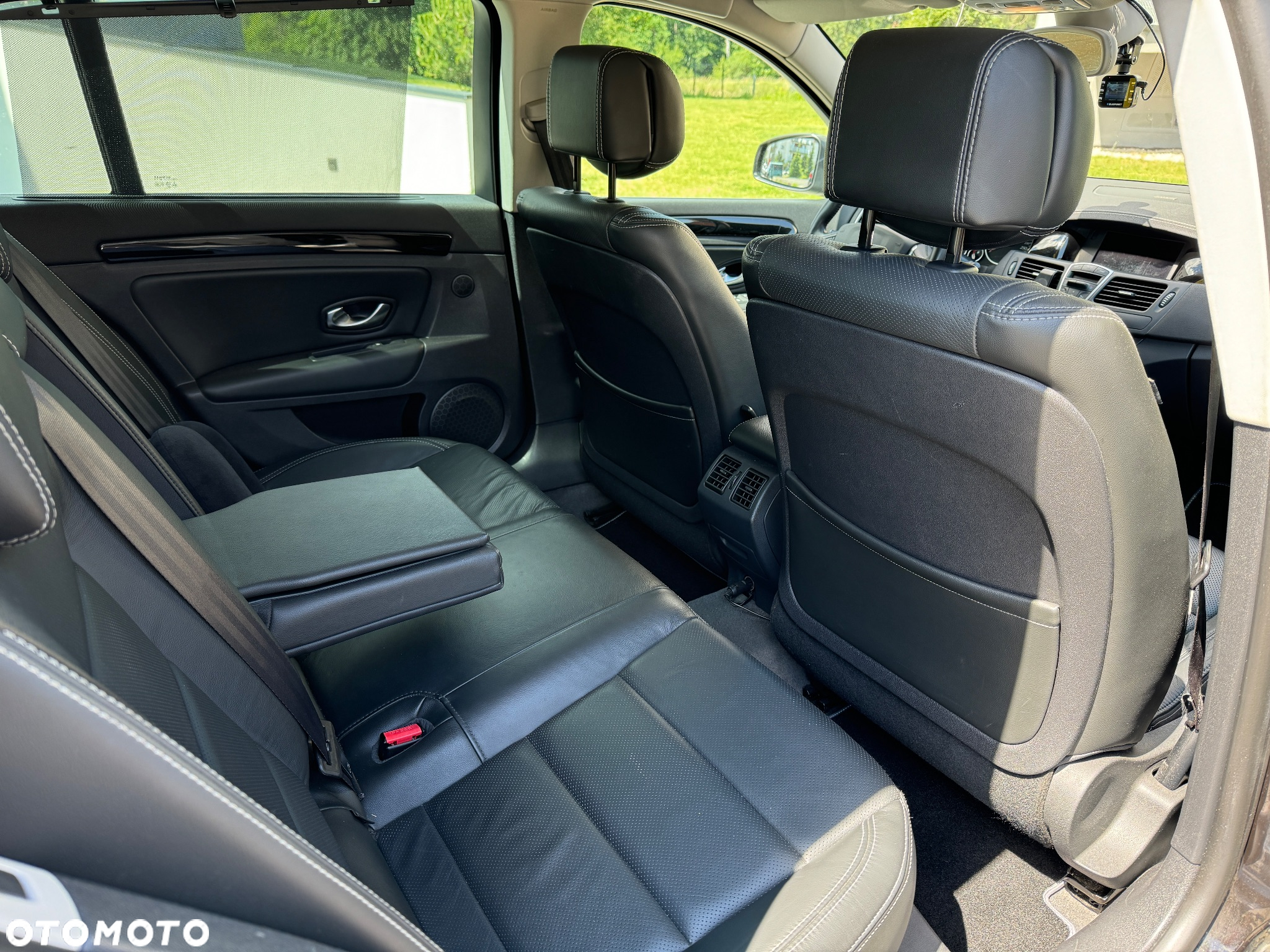 Renault Laguna 2.0 dCi Initiale - 8