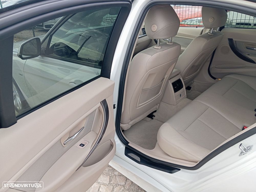 BMW 320 i Auto Line Modern - 15