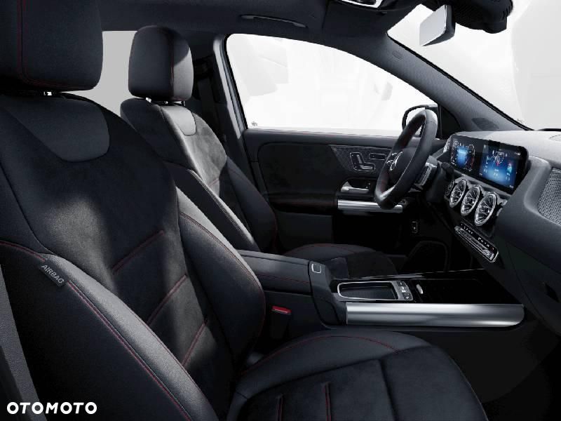 Mercedes-Benz GLA - 4