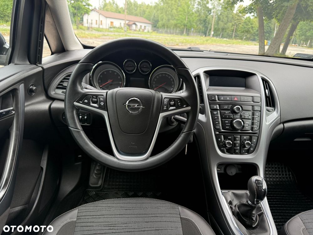 Opel Astra IV 1.4 T Cosmo - 25