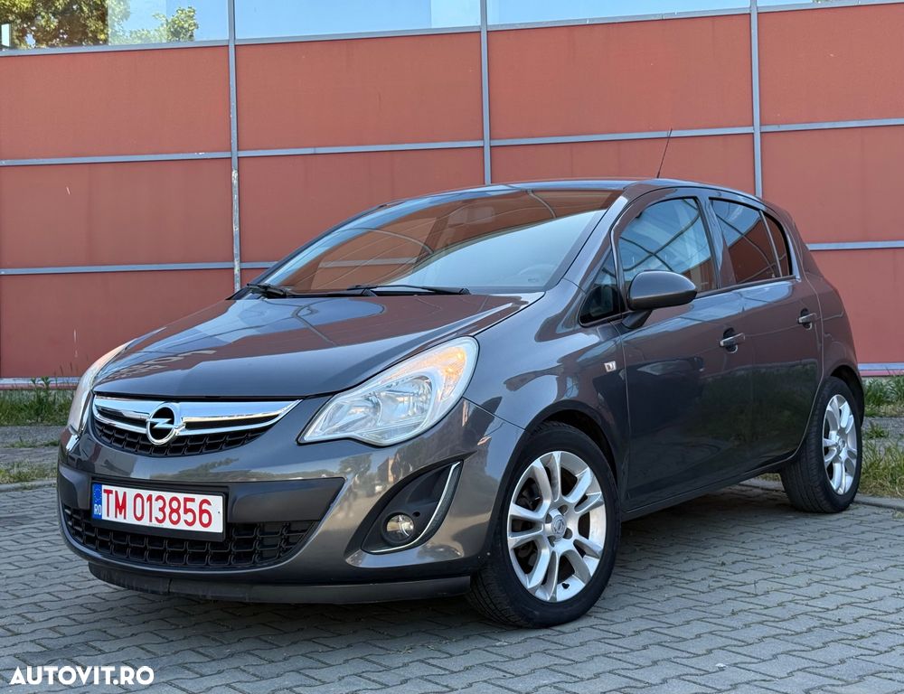 Opel Corsa 1.2 Cosmo - 1