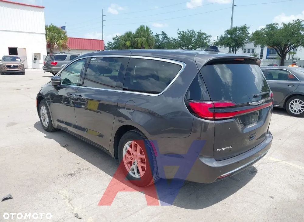 Chrysler Pacifica - 4