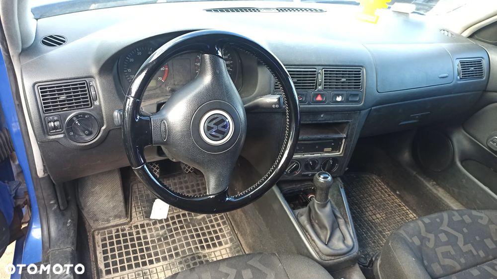 VW GOLF IV 1.4 B 16V - 8