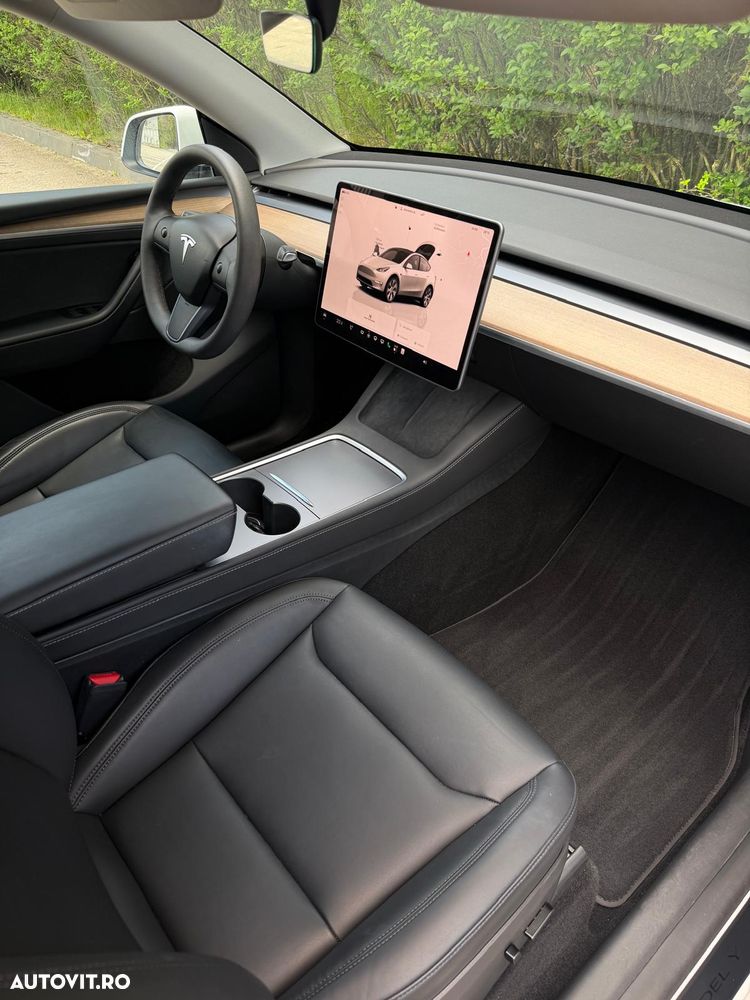 Tesla Model Y Long Range Dual Motor AWD - 12