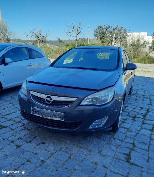 Opel Astra J 2.0 Cdti 2010 para Peças - 1
