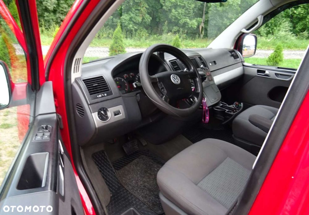 Volkswagen Multivan - 13